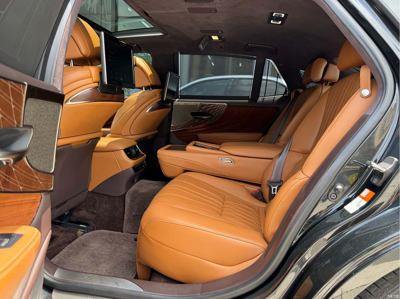 Lexus LS, 2019 9