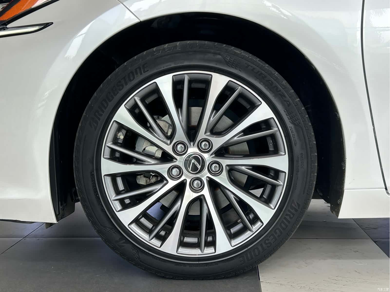 Lexus ES, 2021 14