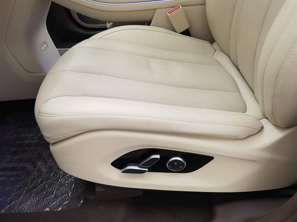 AITO Ask the world M7