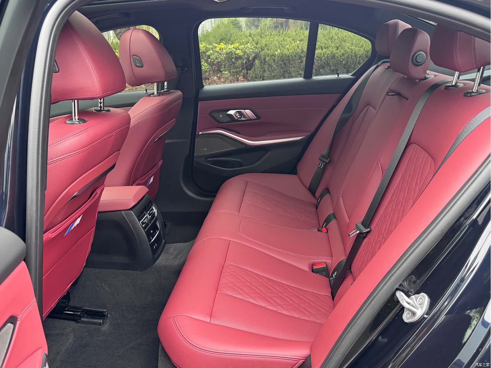 BMW 3 Series, 2025 10