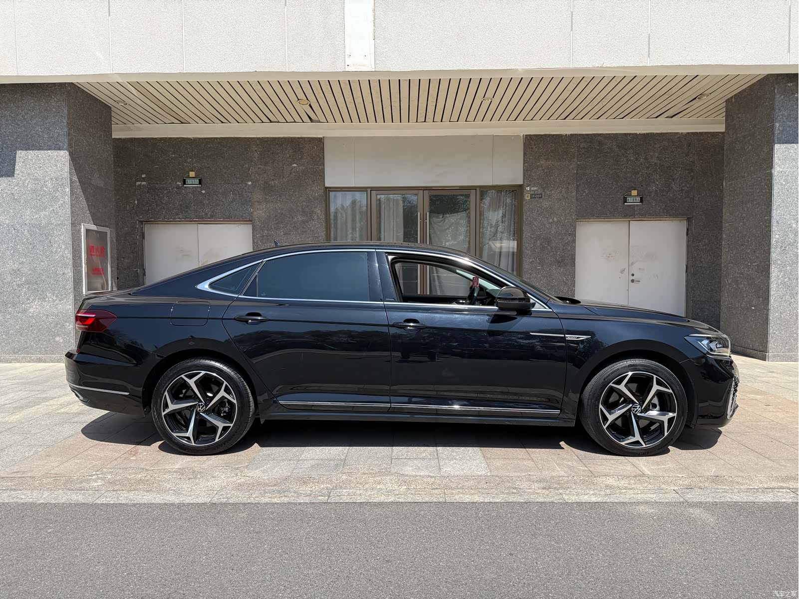 Volkswagen Passat, 2024 все фото