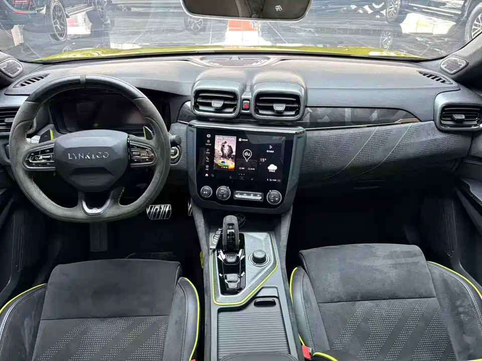 Lynk & Co 03