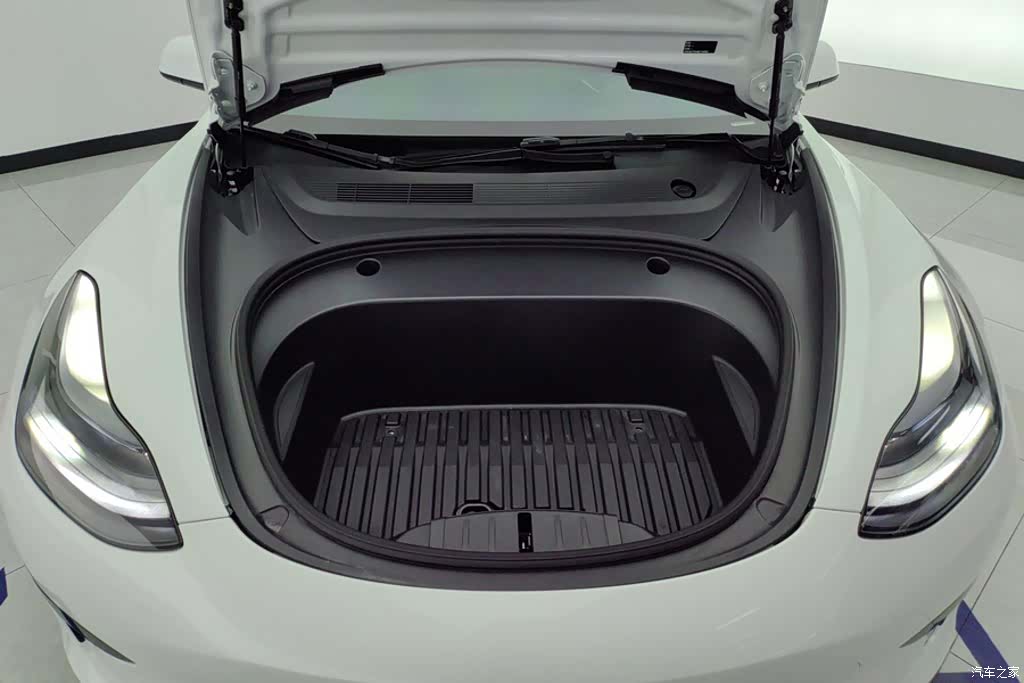 Tesla Model 3, 2023 10