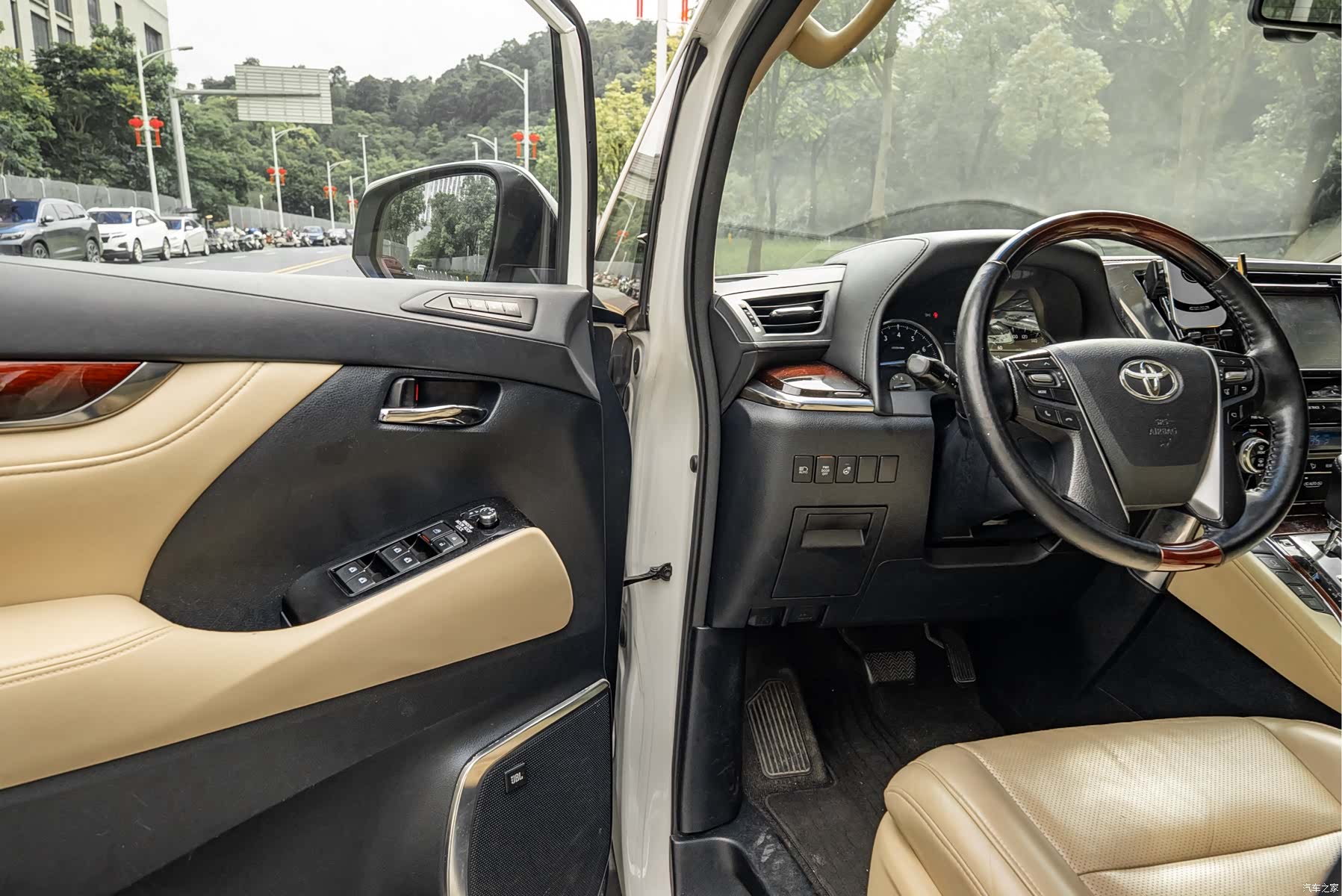 Toyota Alphard, 2015 15