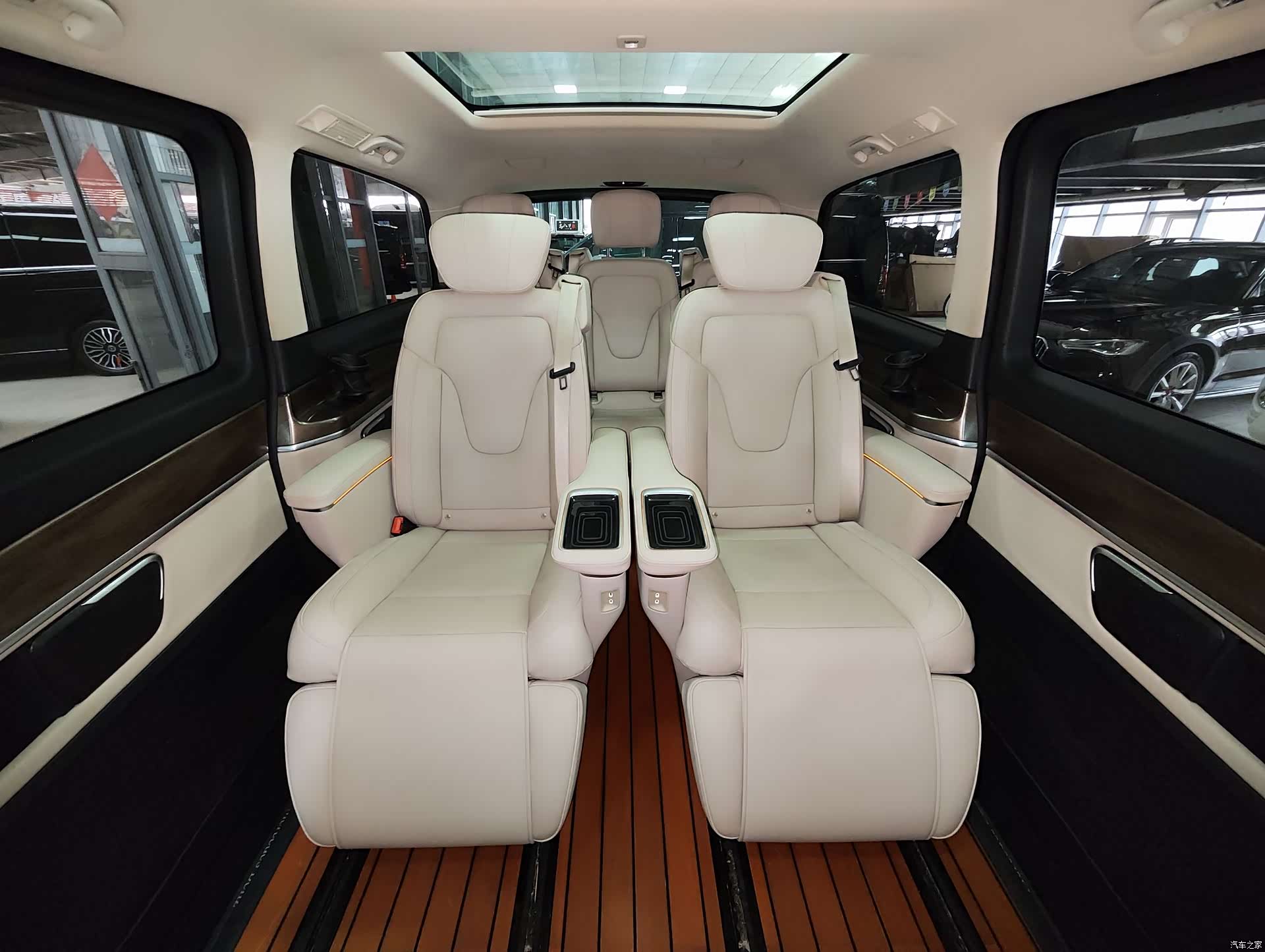 Mercedes-Benz V-Class, 2021 10