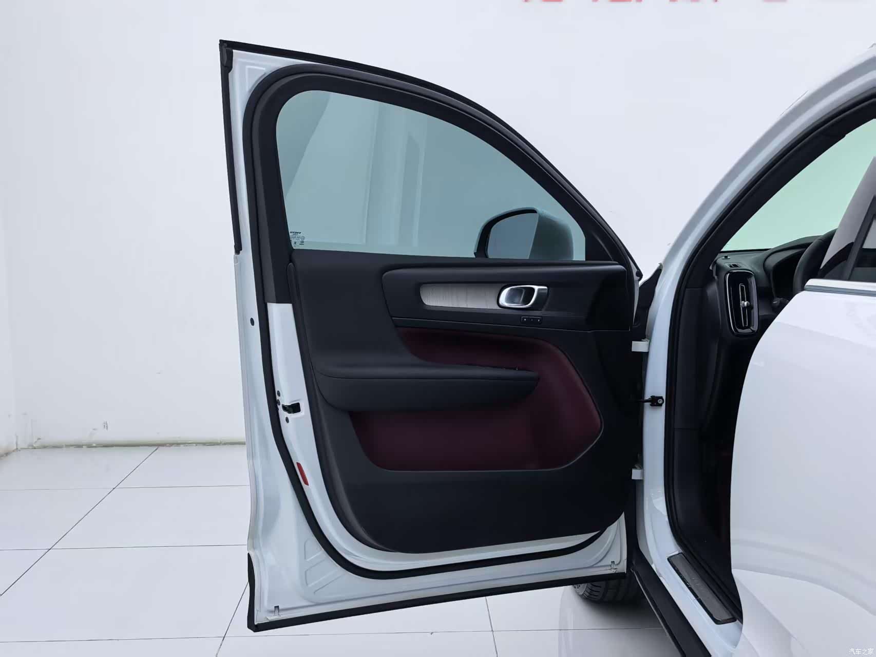 Volvo XC40, 2023 24