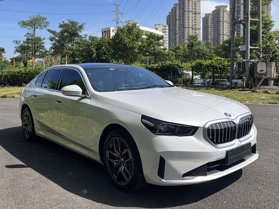 BMW i5