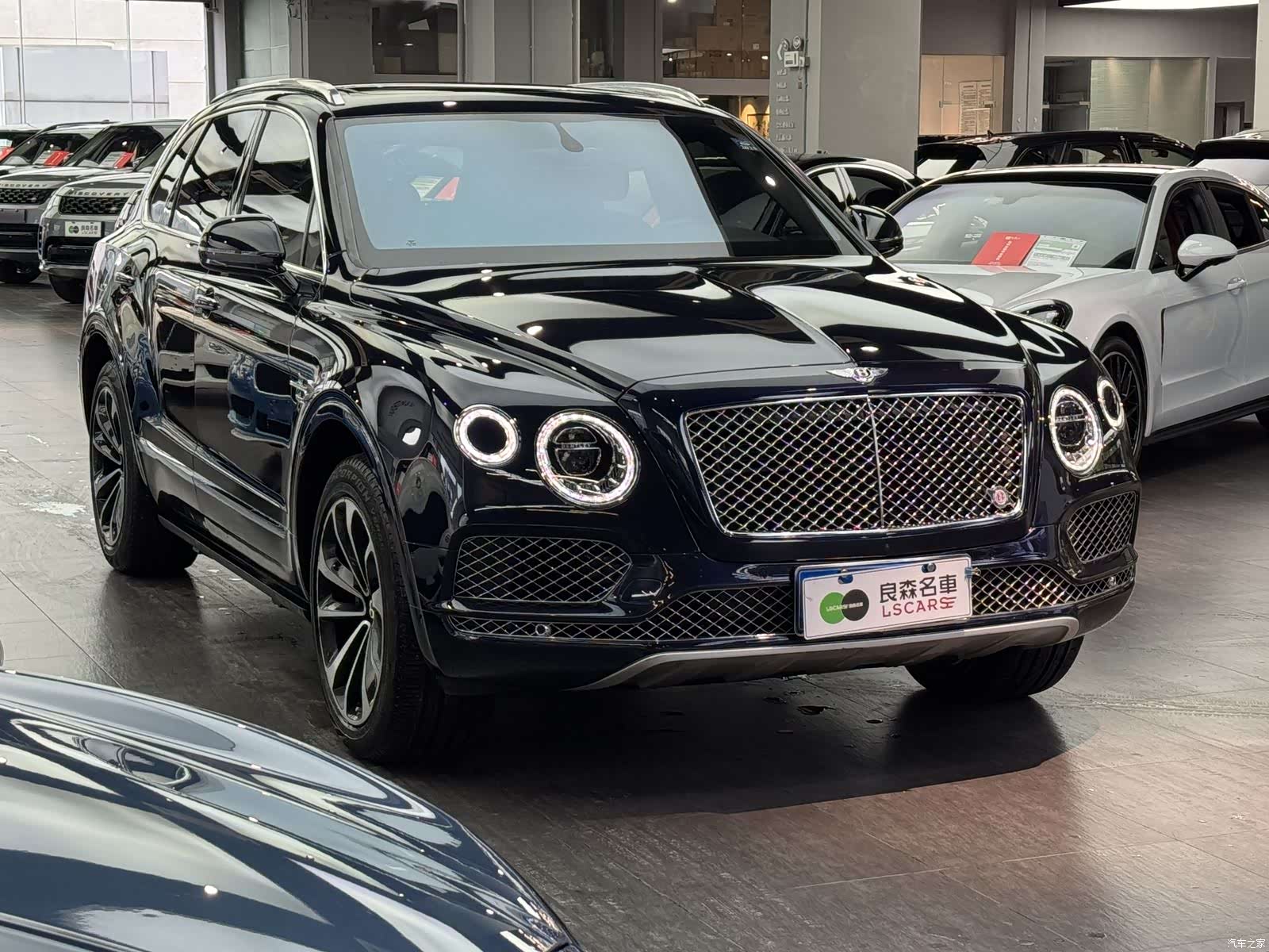 Bentley Bentayga, 2017 3