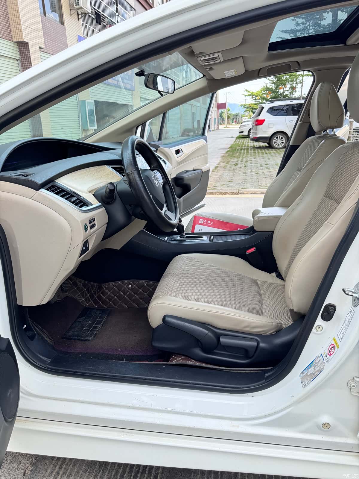 Honda Jade, 2014 12