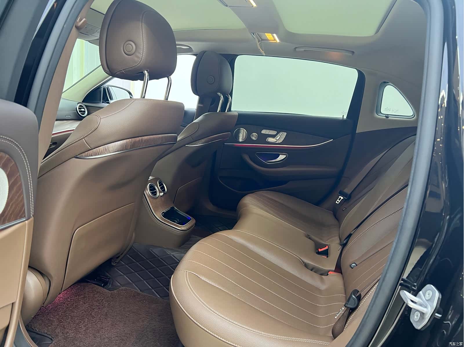 Mercedes-Benz E-Class, 2023 20