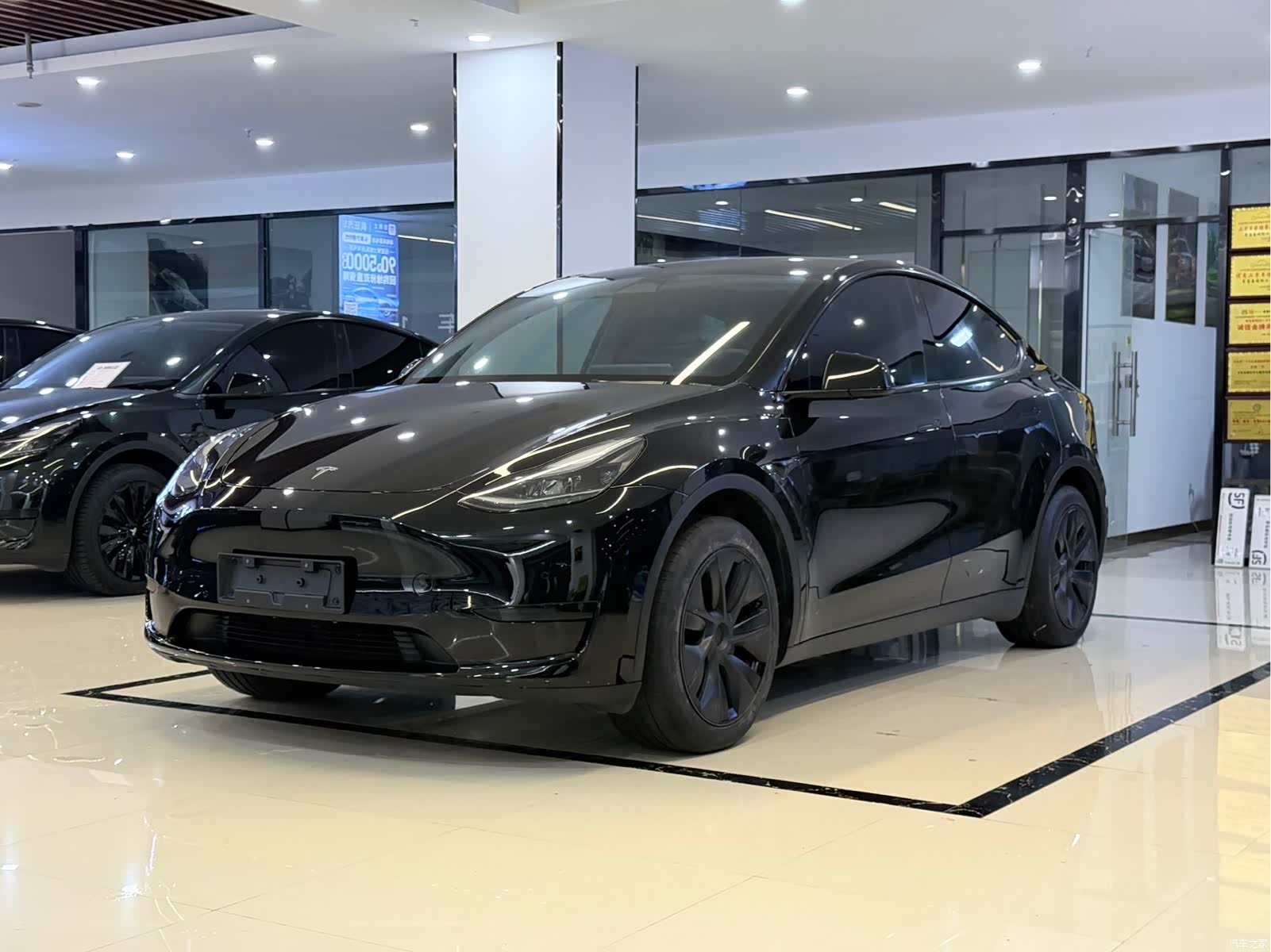 Tesla Model Y, 2023 1