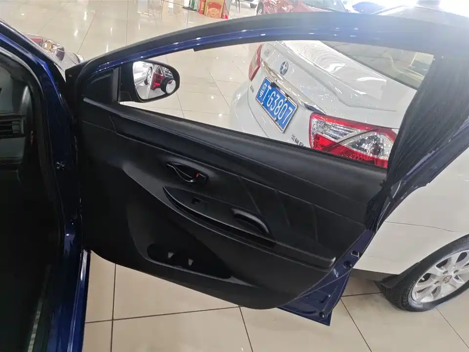 Toyota YARiS L to enjoy