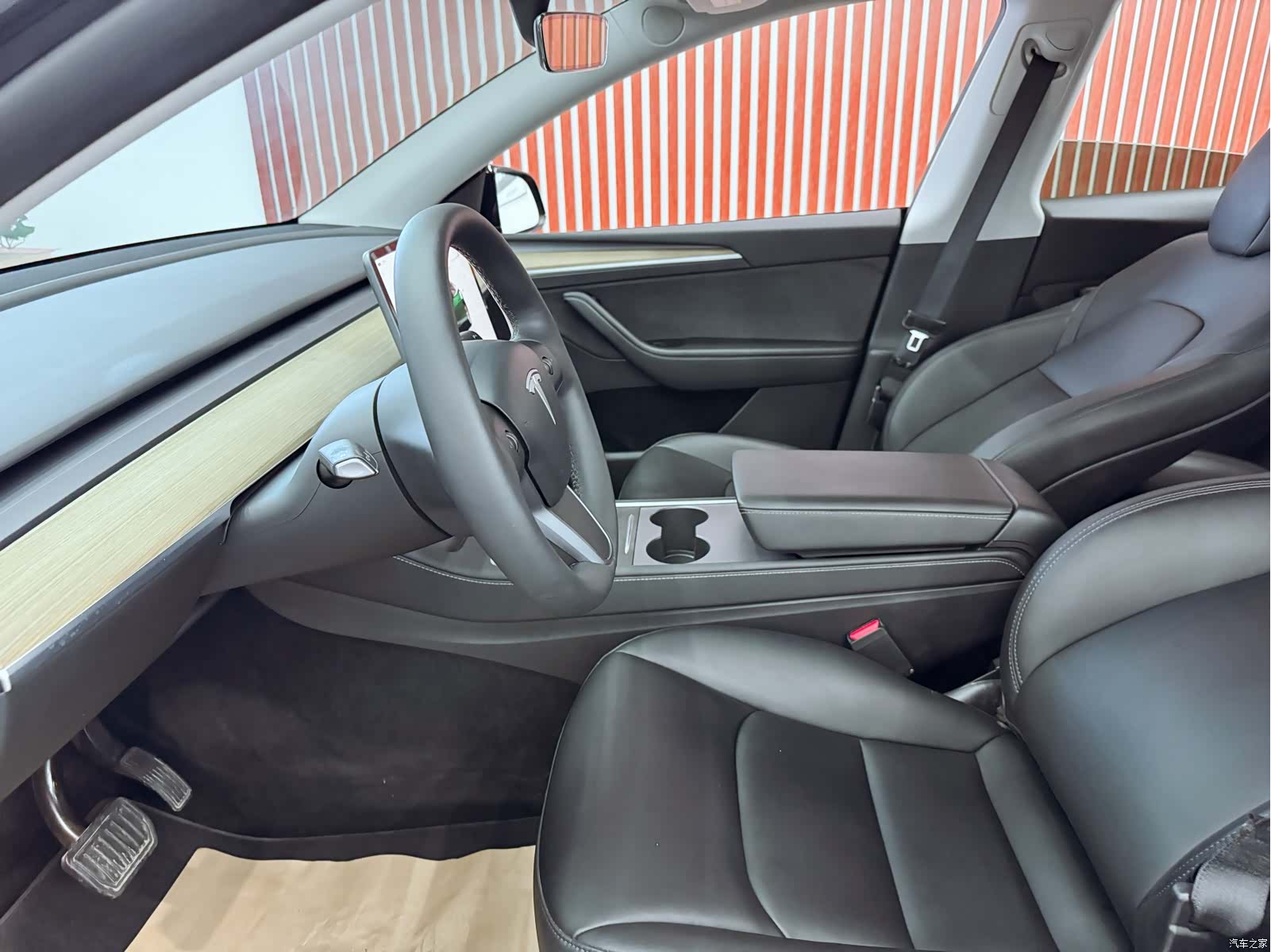 Tesla Model Y, 2023 14