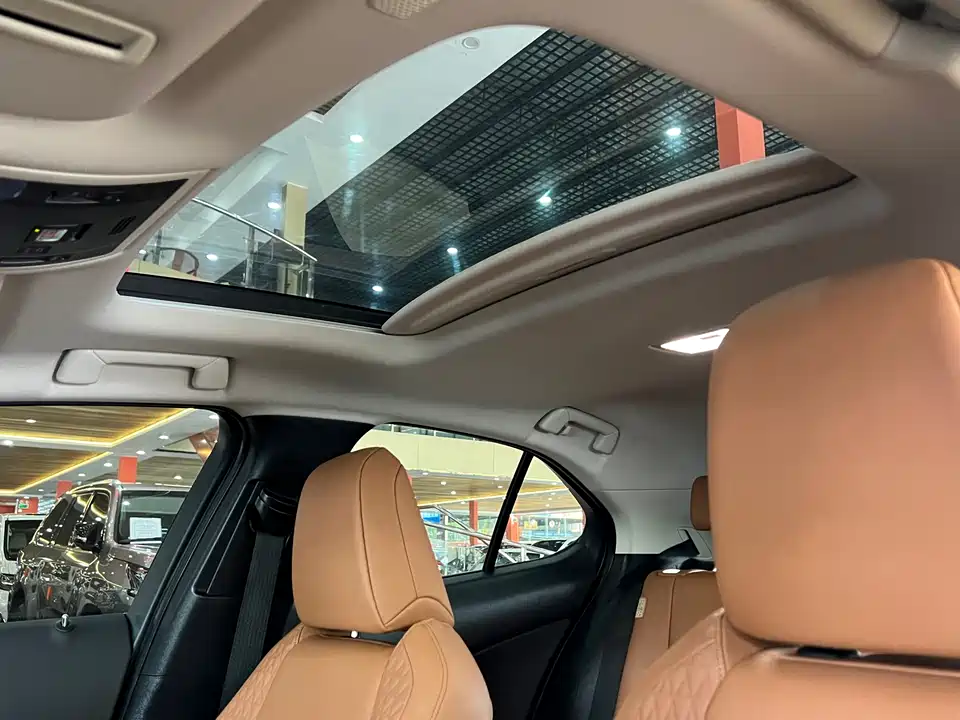 Lexus UX Lexus UX