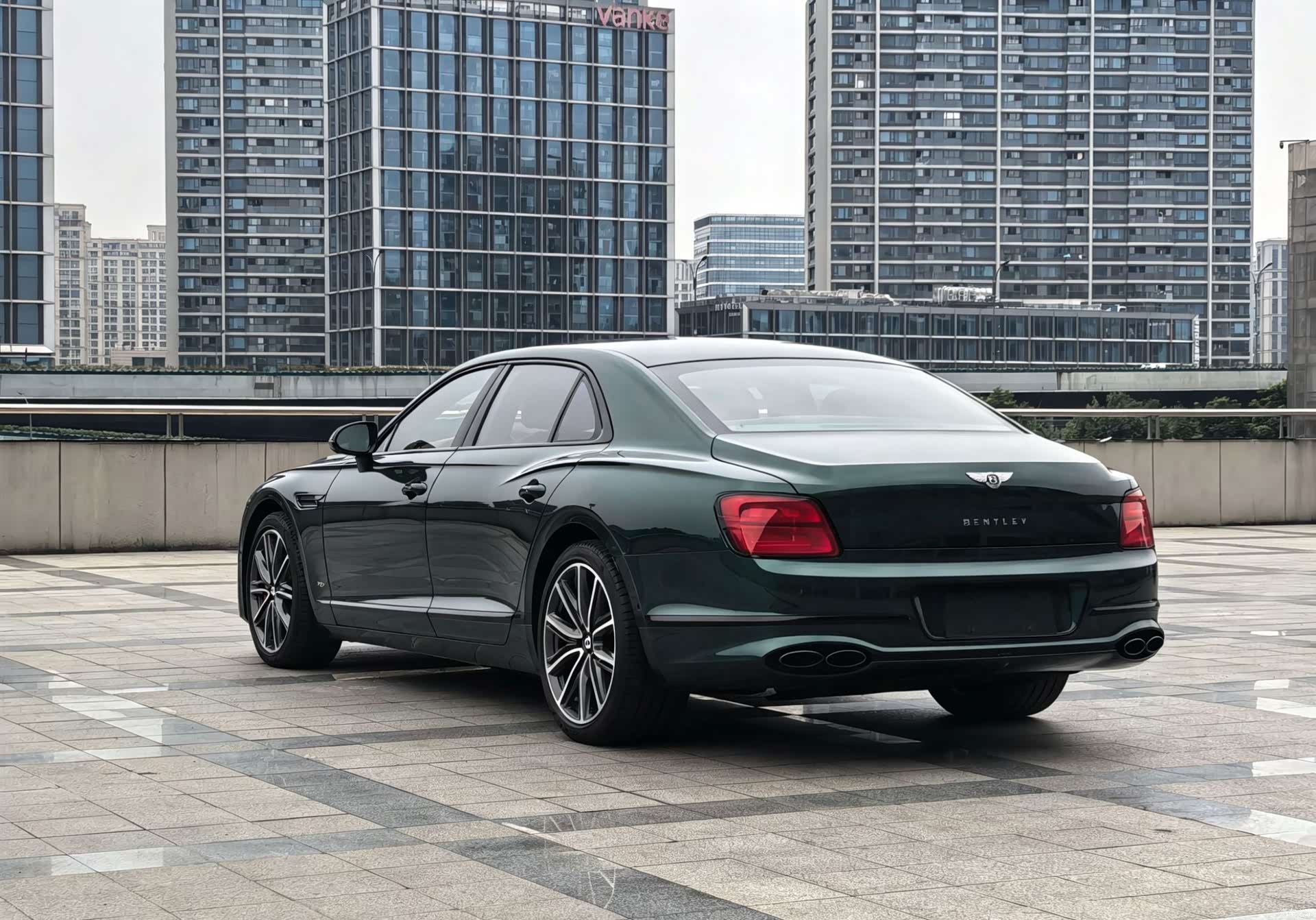 Bentley Flying Spur, 2022 4
