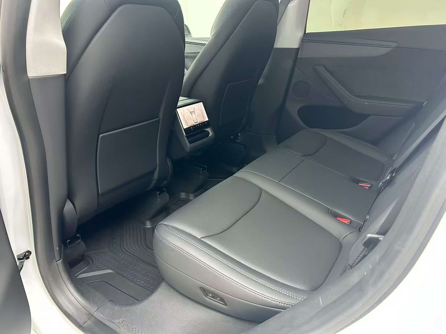 Tesla Model Y, 2025 6