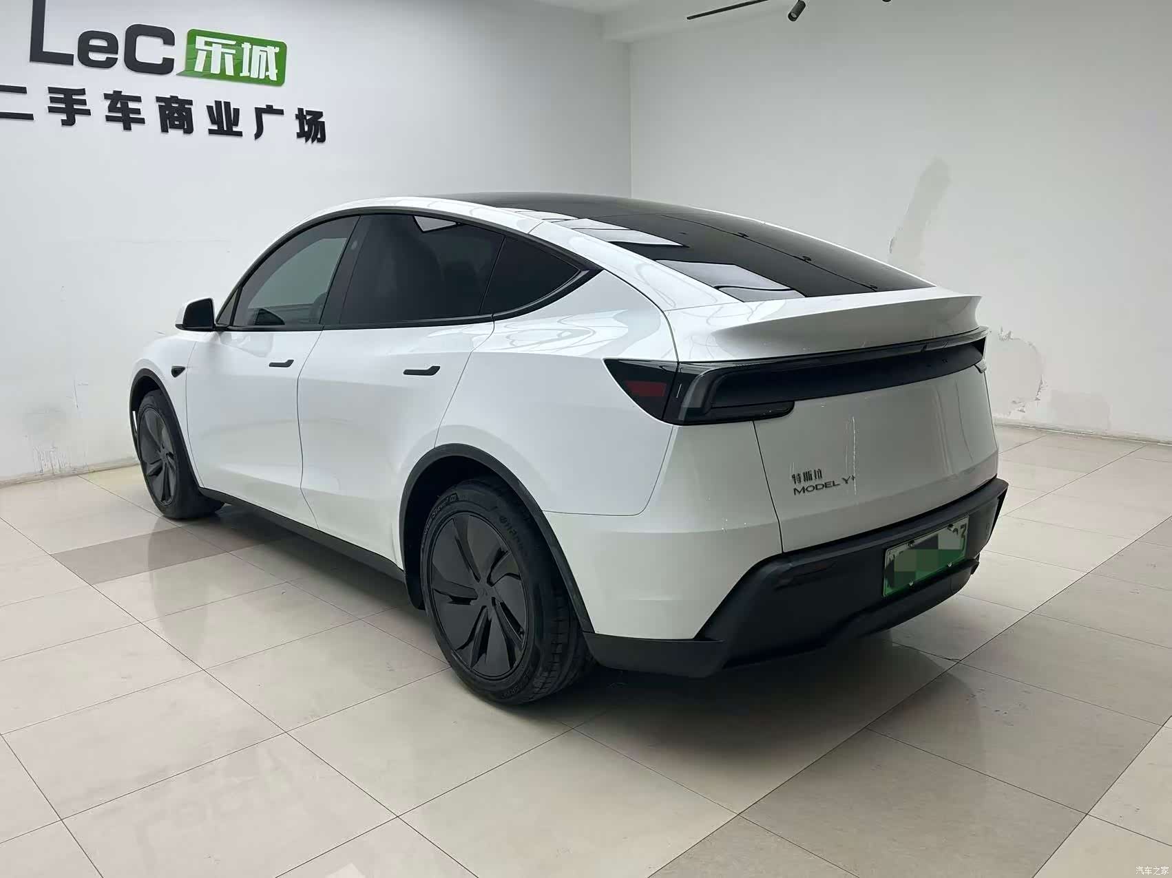 Tesla Model Y, 2025 9