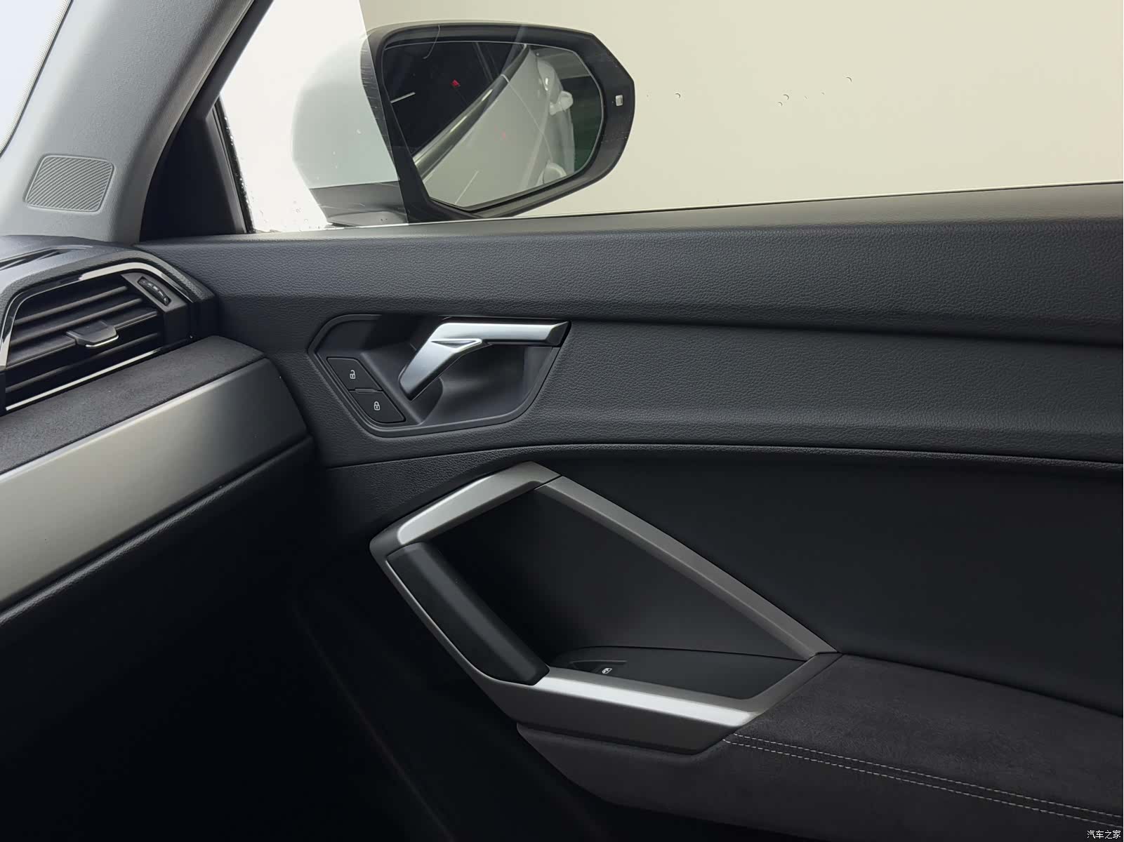 Audi Q3, 2022 11