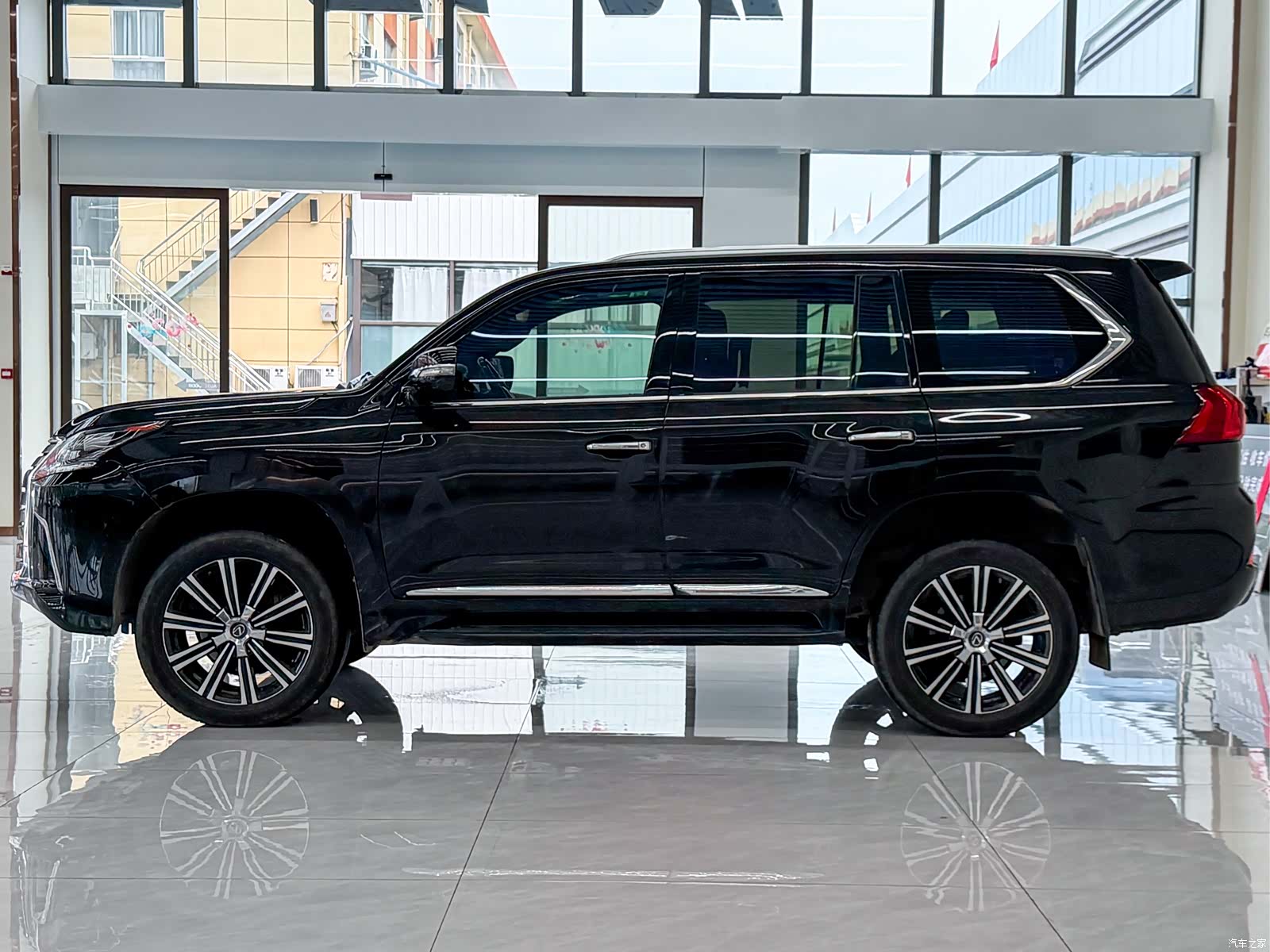 Lexus LX, 2019 3