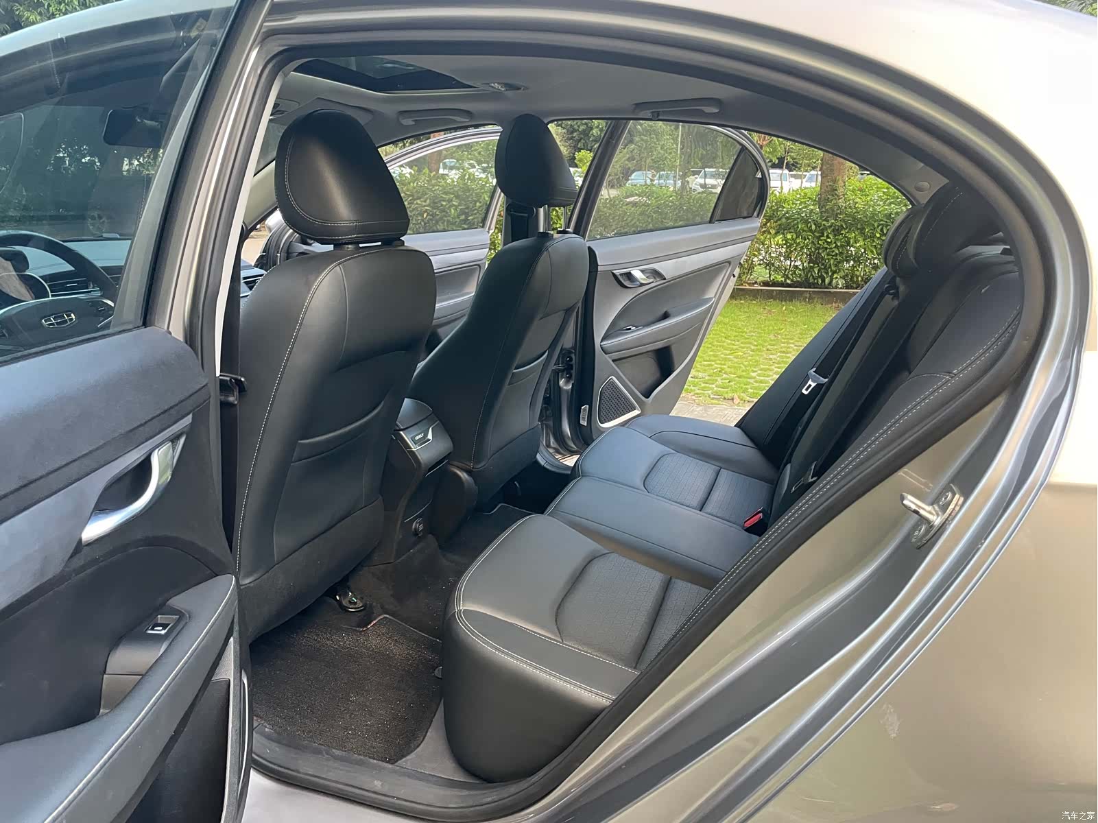 Geely Emgrand, 2022 9