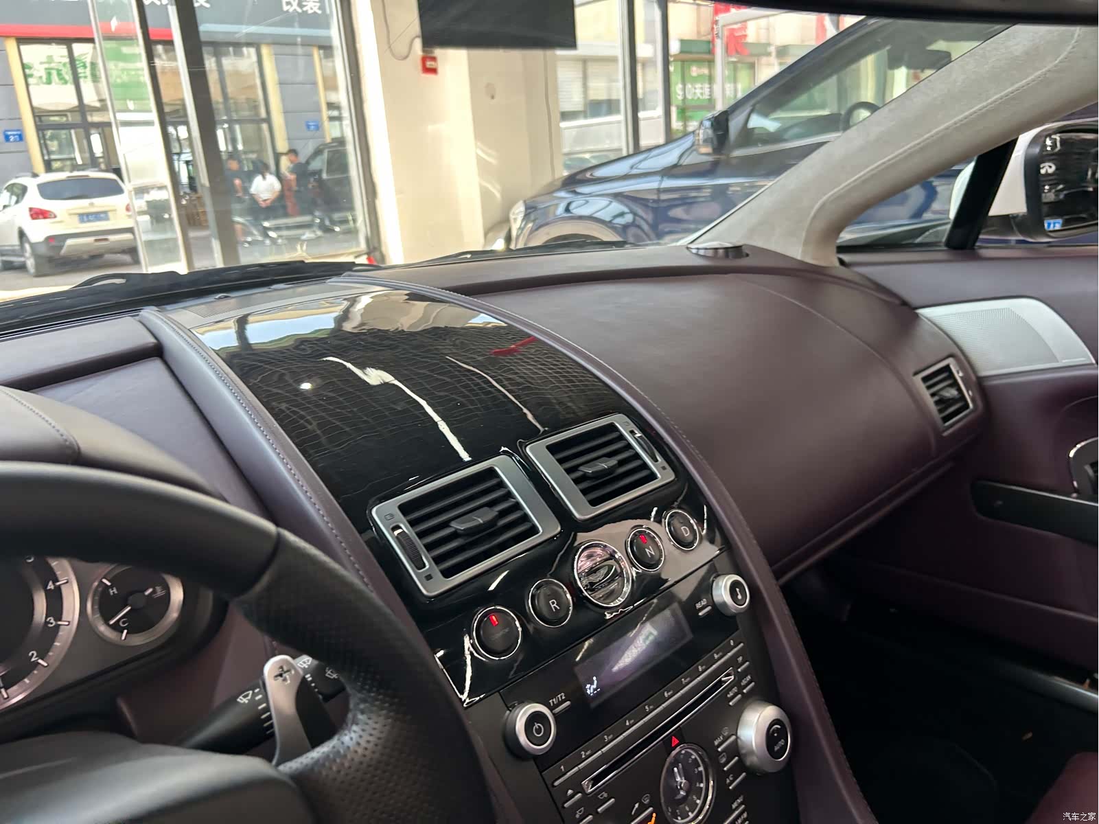 Aston Martin Vantage, 2011 24