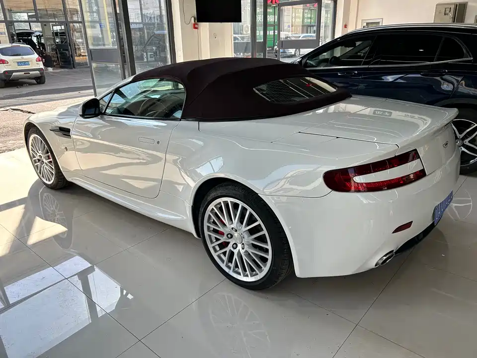 Aston Martin V8 Vantage