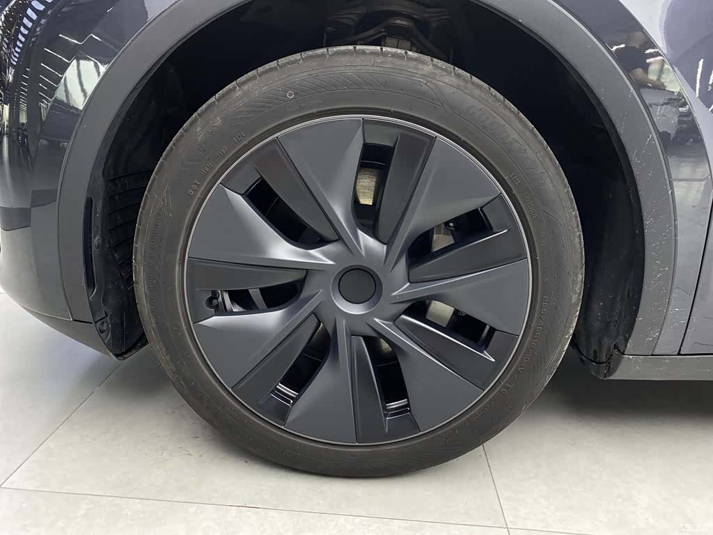 Tesla Model Y, 2024 13