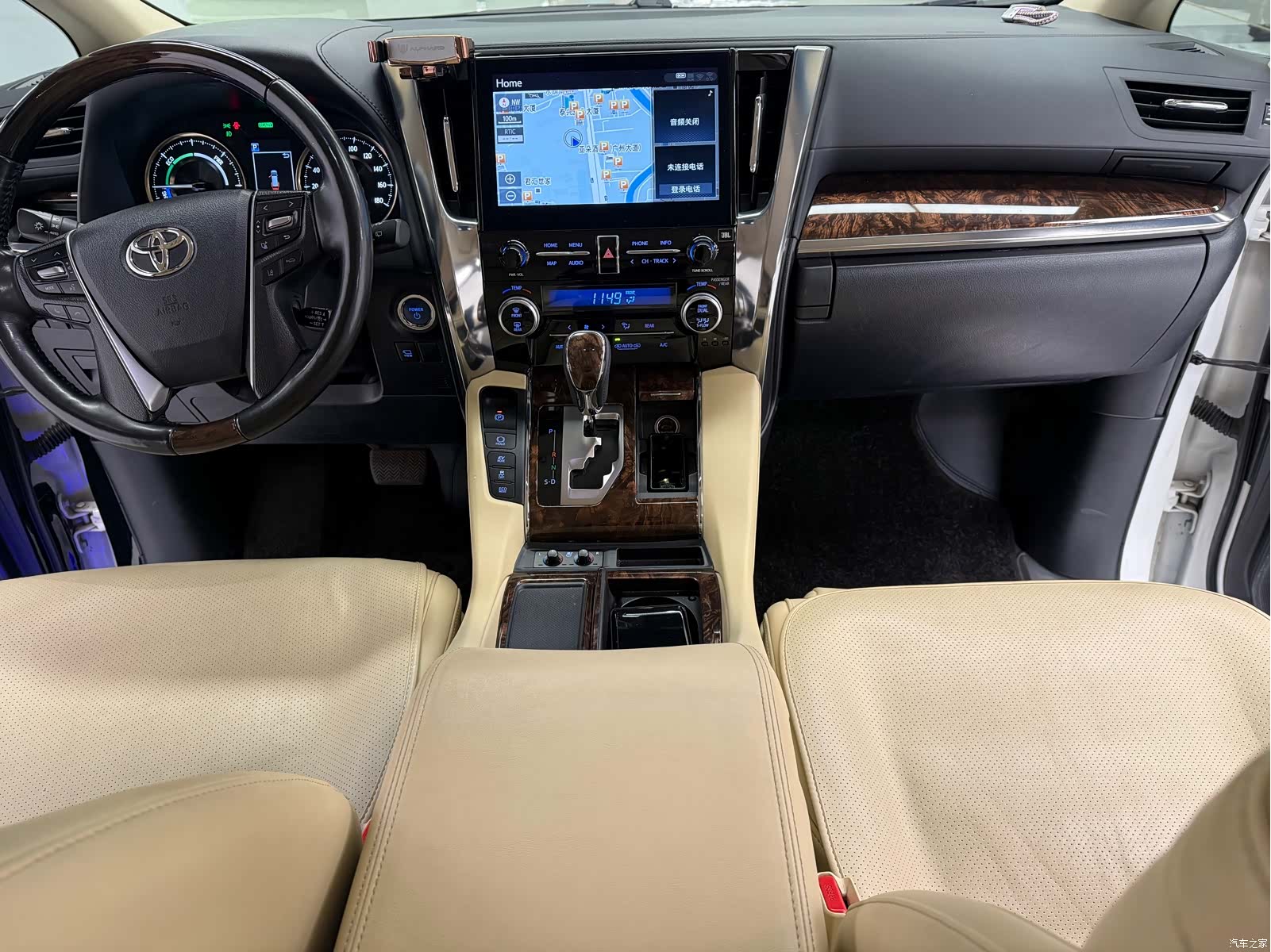Toyota Alphard, 2023 4