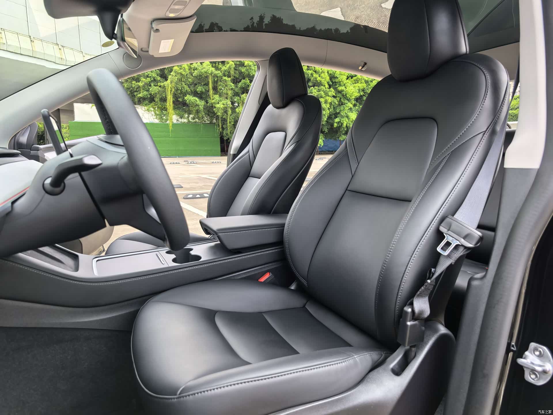 Tesla Model Y, 2023 все фото