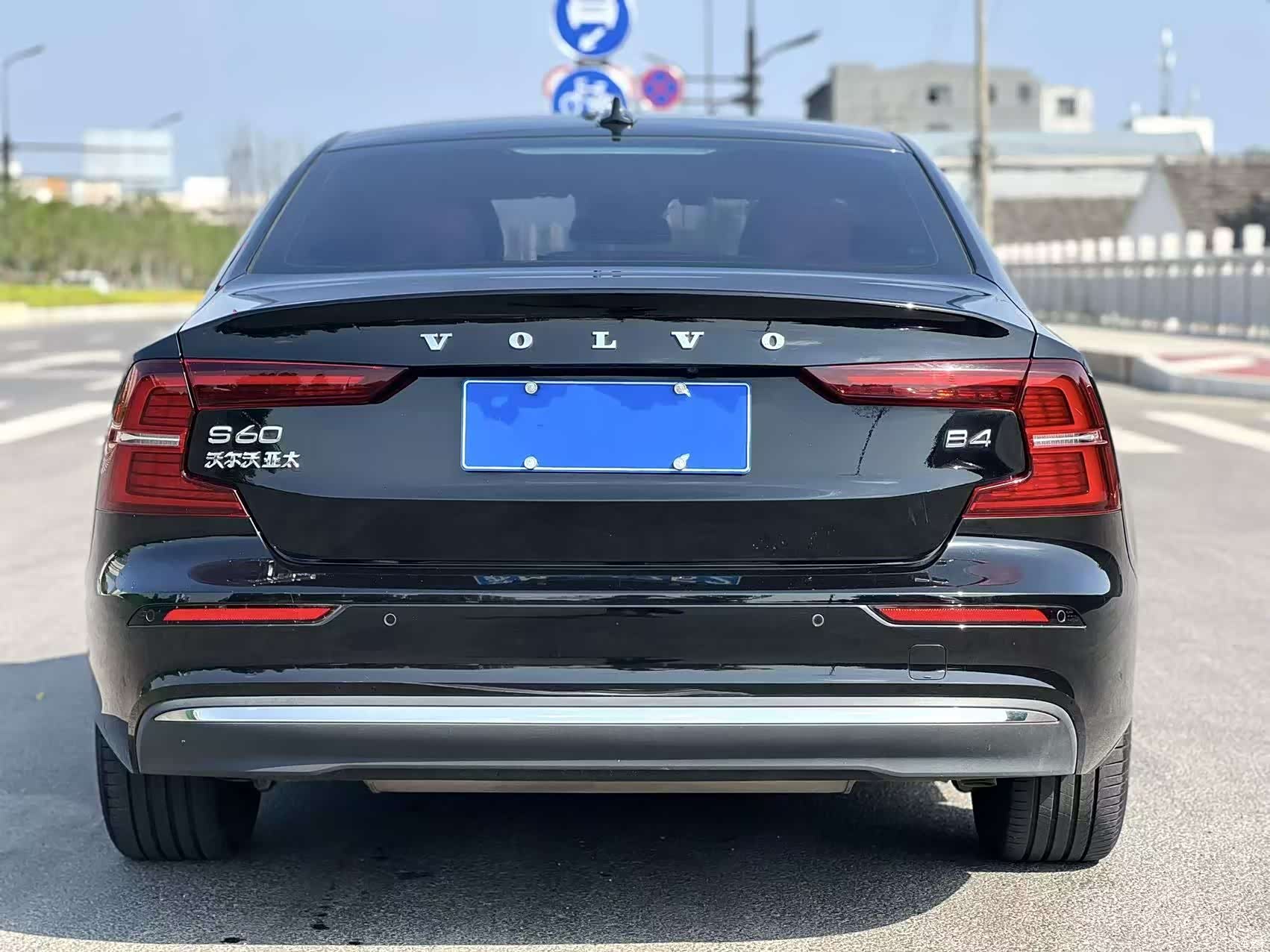 Volvo S60, 2022 все фото
