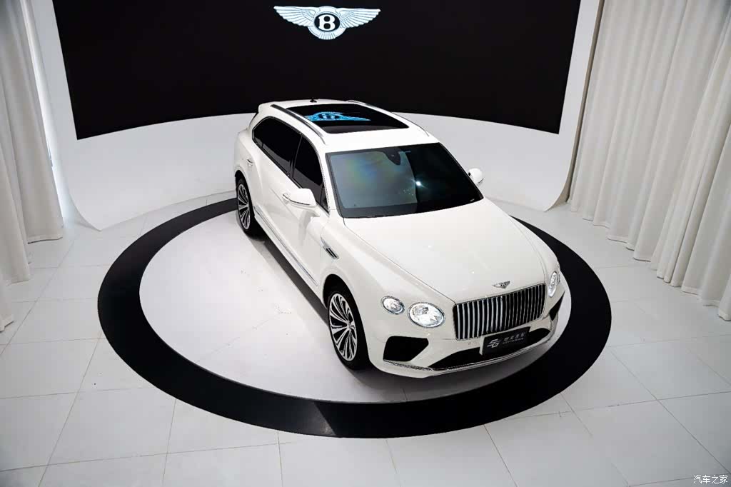 Bentley Bentayga, 2023 21