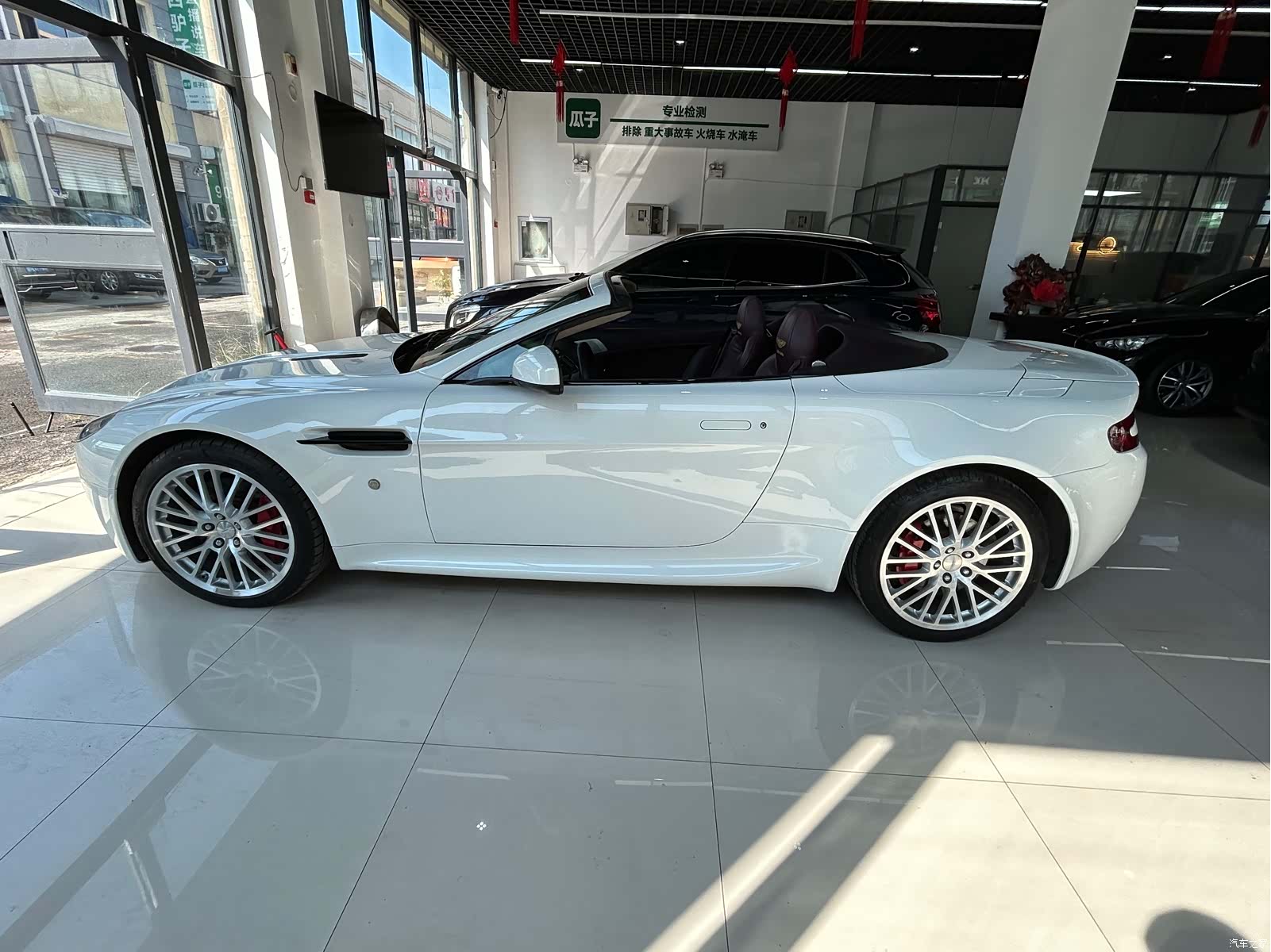 Aston Martin Vantage, 2011 4