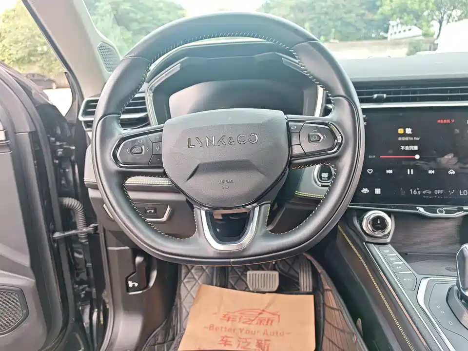 Lynk & Co 05