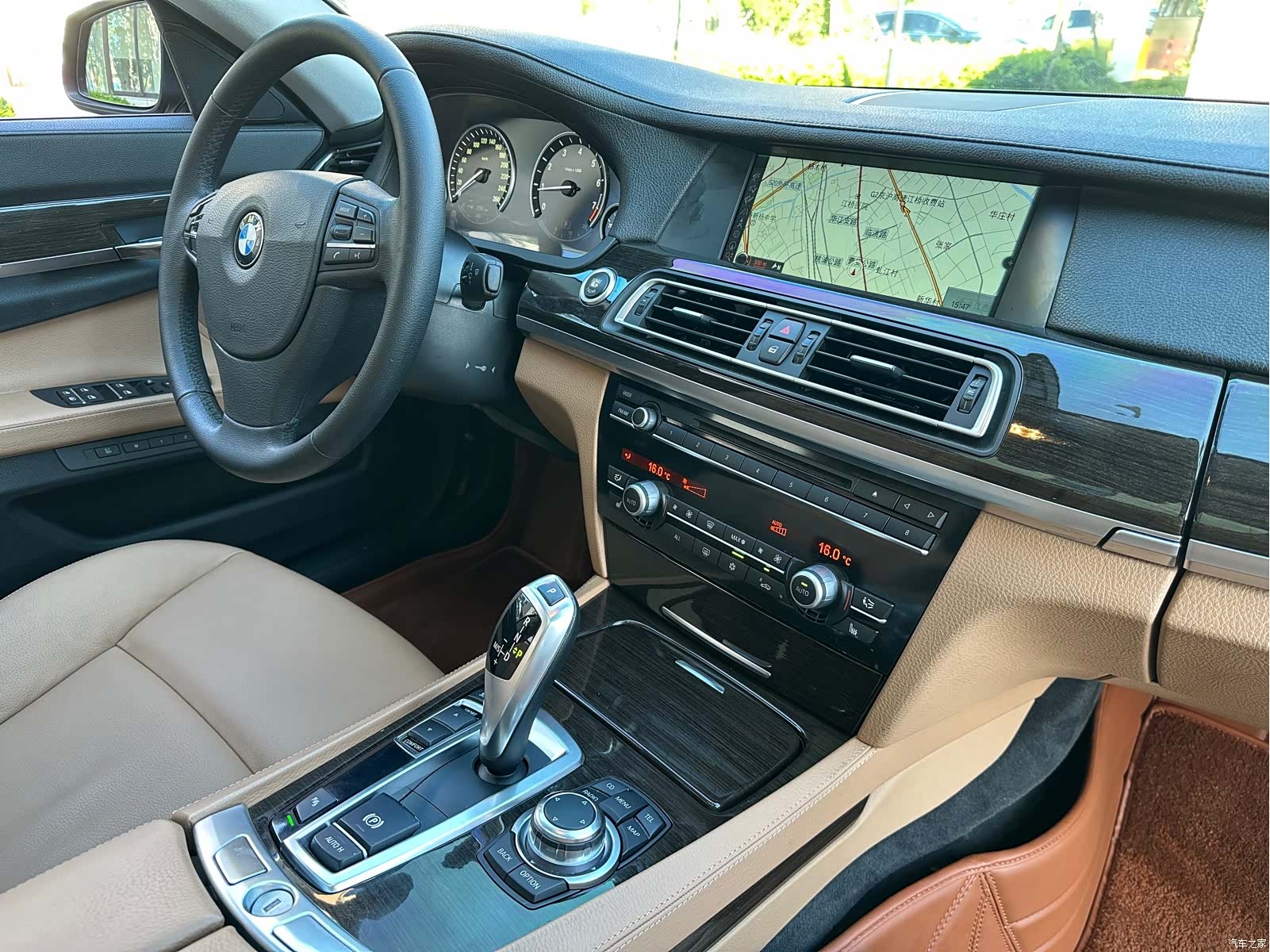 BMW 7 Series, 2012 32