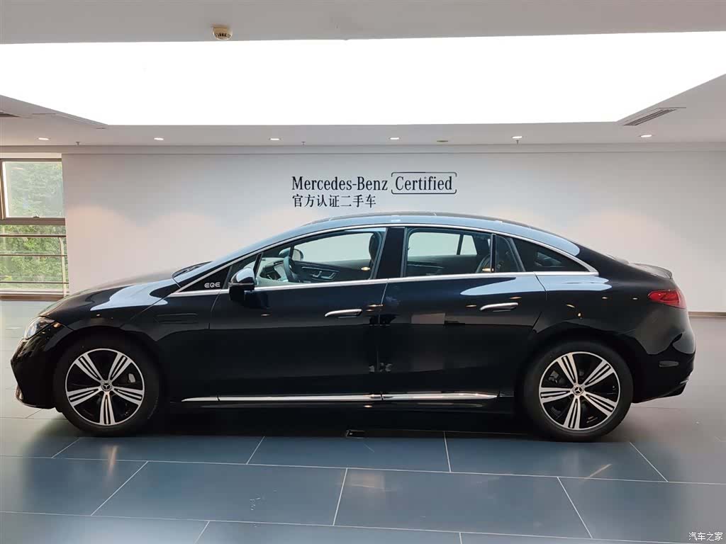 Mercedes-Benz EQE, 2025 13