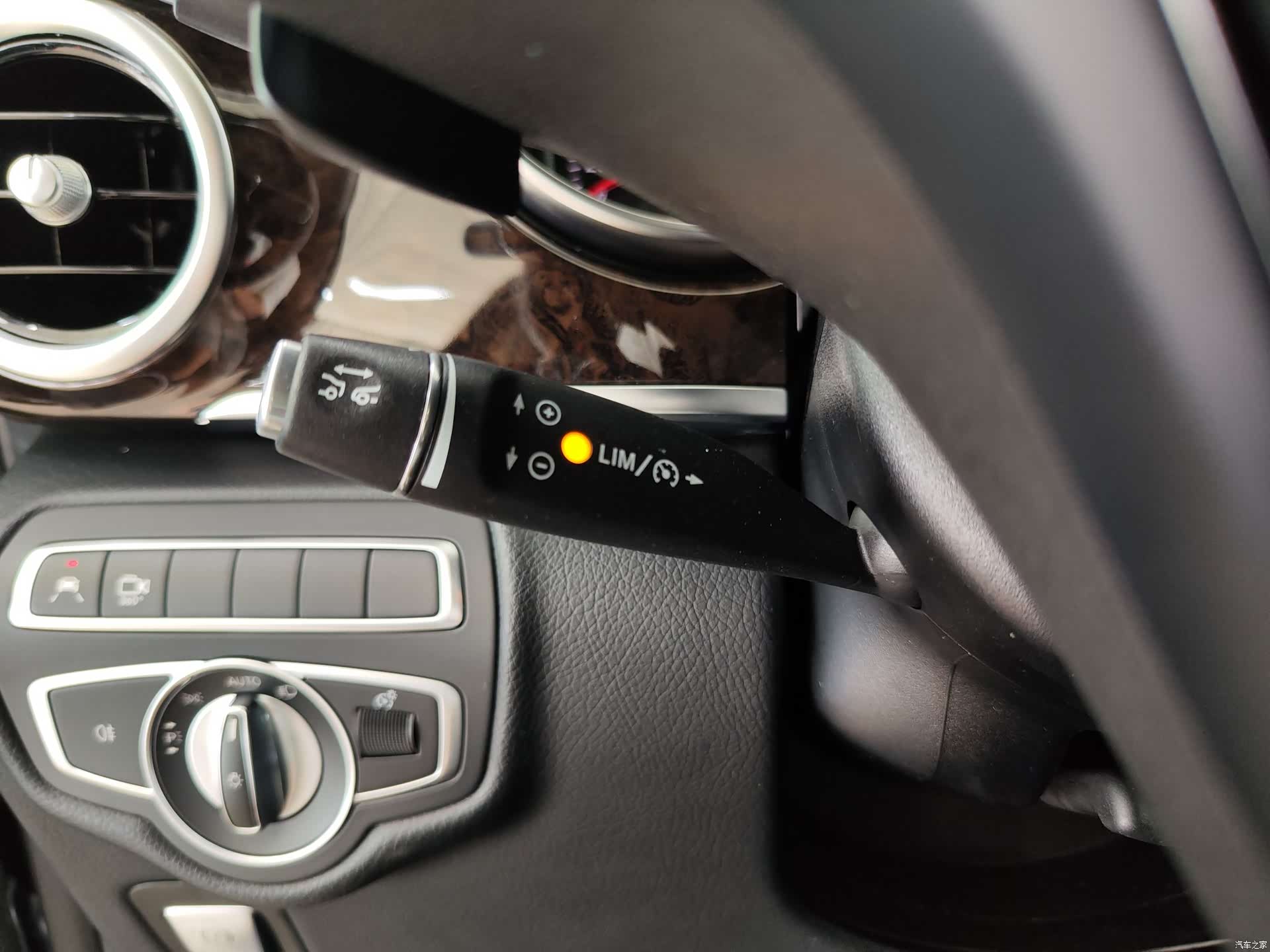 Mercedes-Benz V-Class, 2019 14