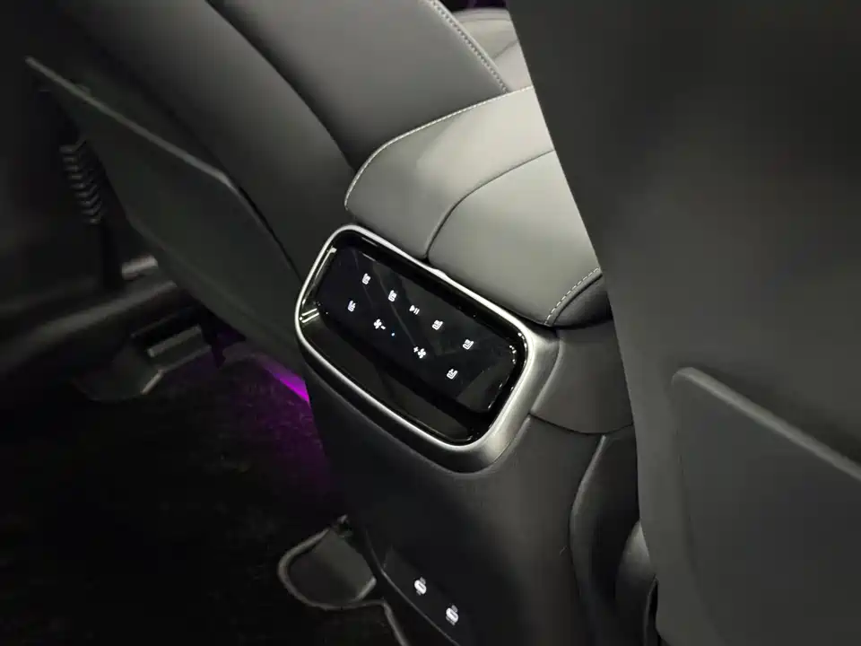 AITO Ask the world M7