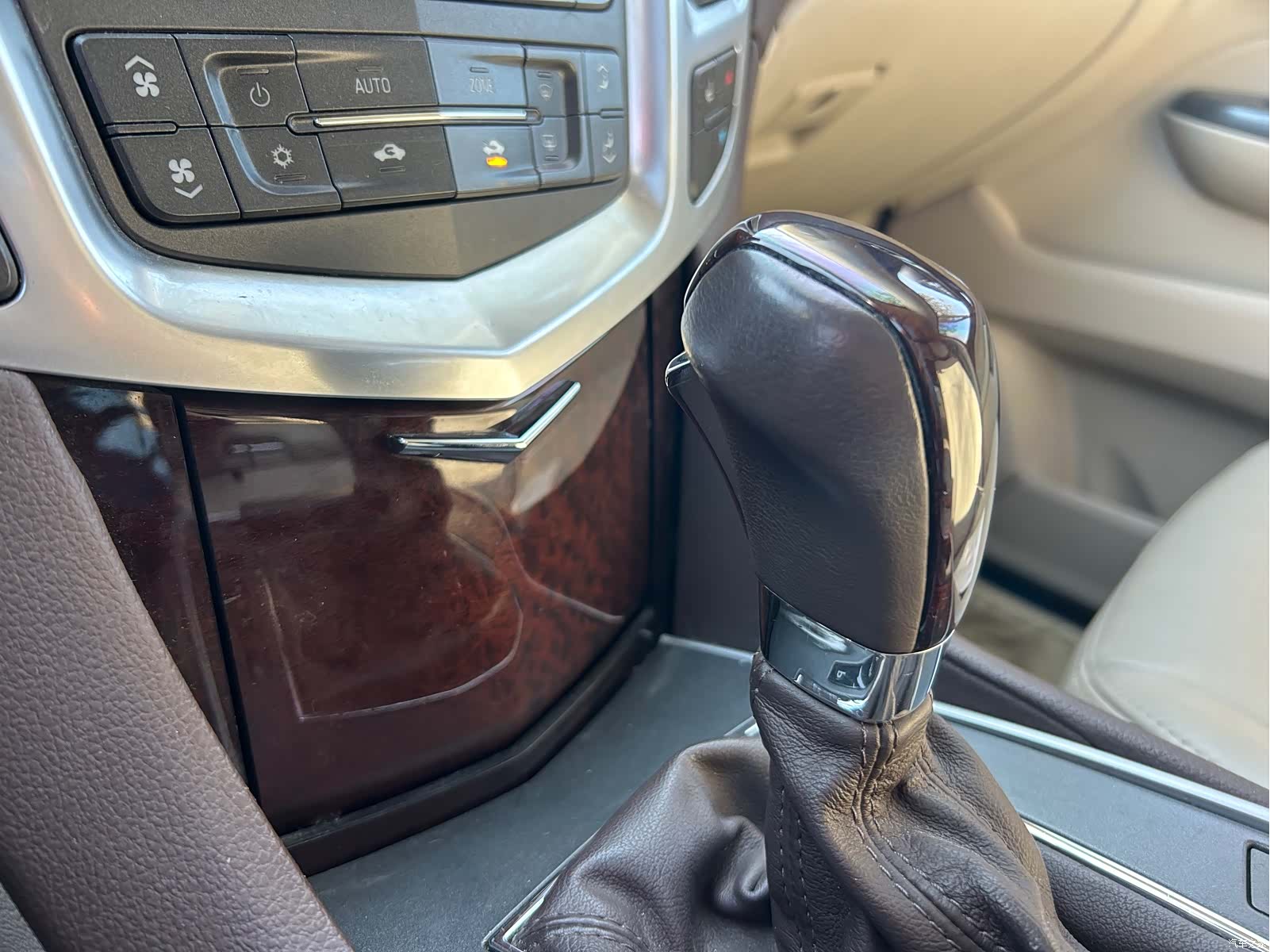Cadillac SRX, 2011 13