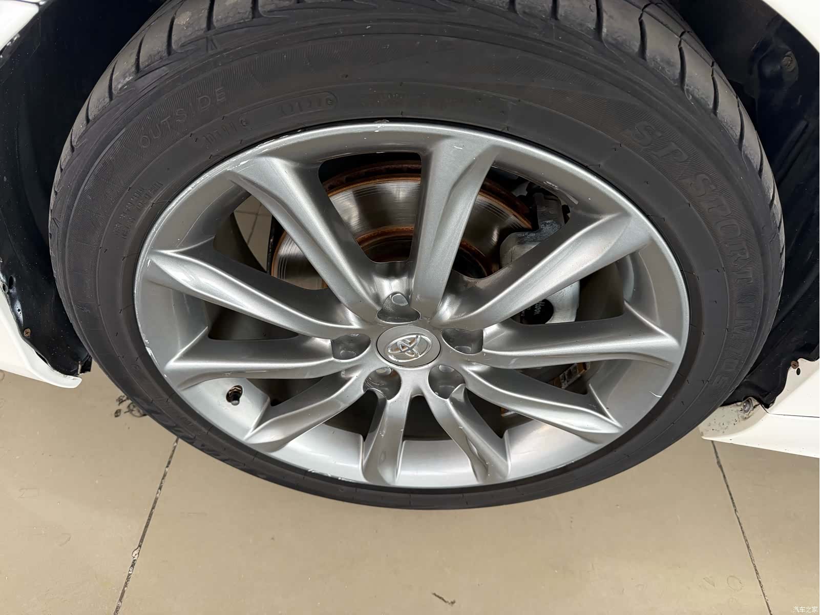 Toyota 2.5V, 2015 15