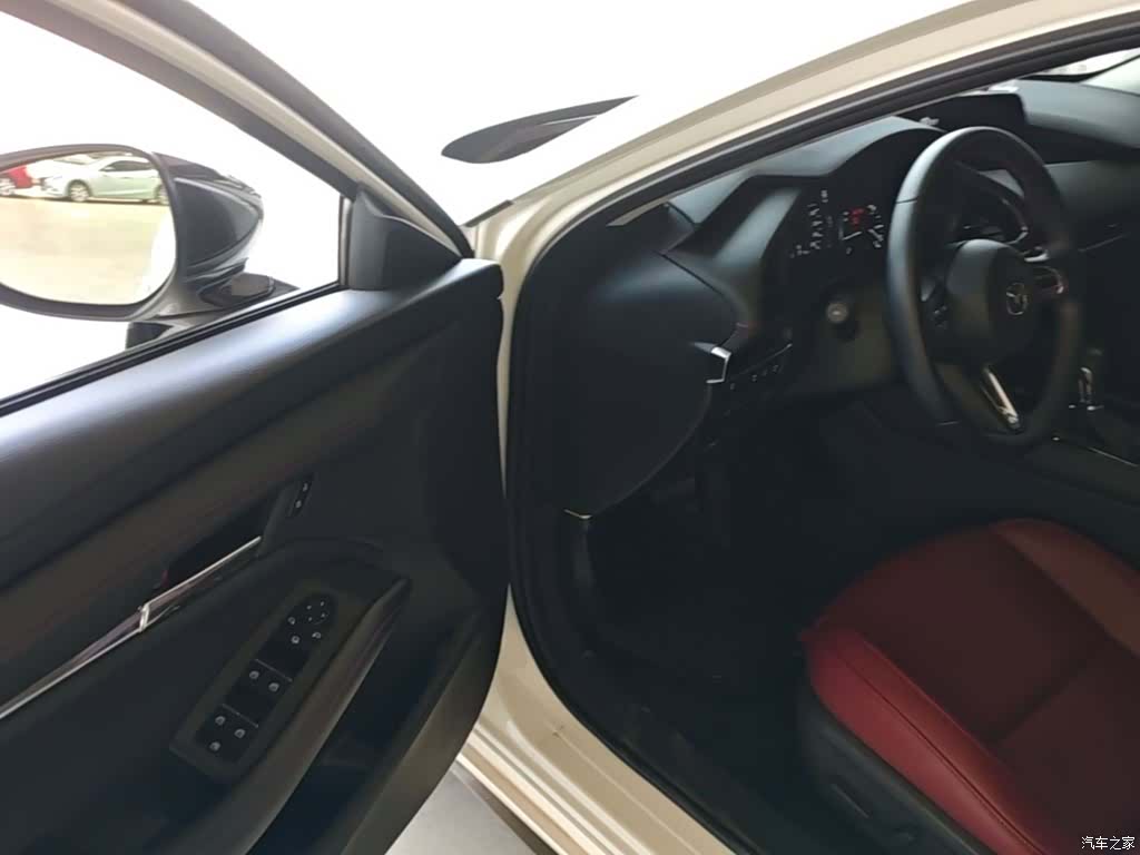 Mazda Mazda3, 2022 16