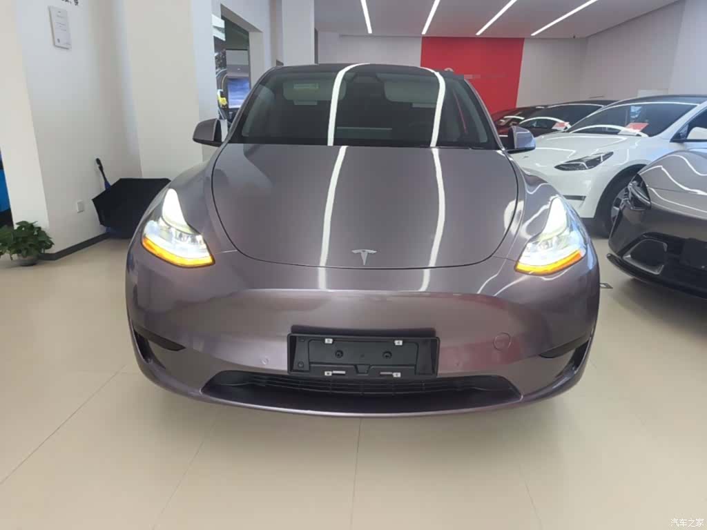 Tesla Model Y, 2022 3