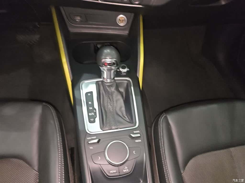 Audi Q2L, 2019 14