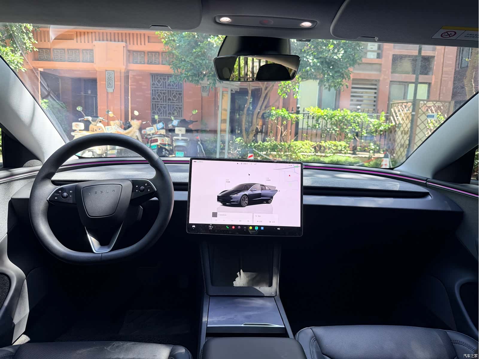 Tesla Model 3, 2025 6