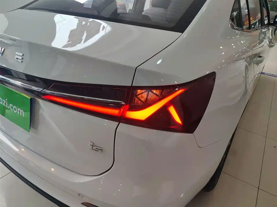 Roewe i5