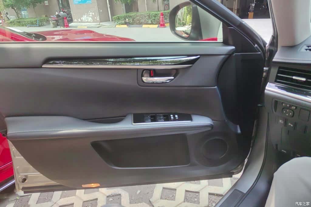 Lexus ES, 2017 7