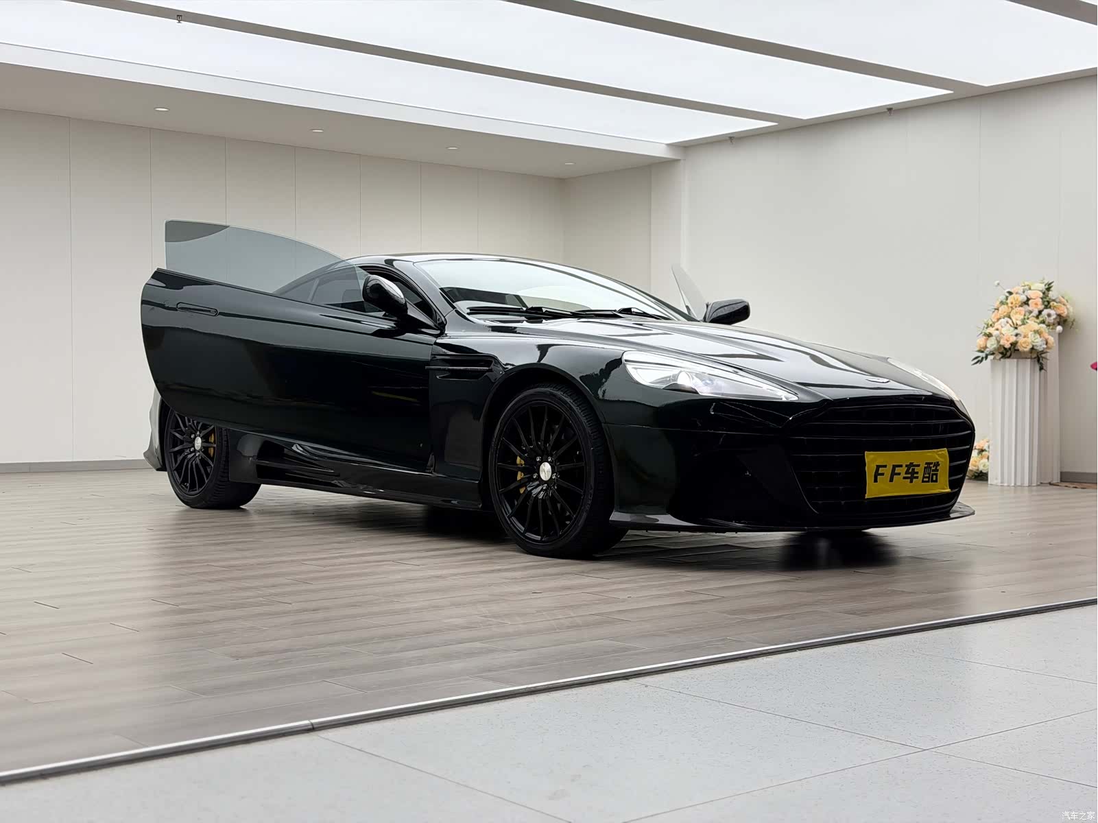 Aston Martin DB9, 2011 7