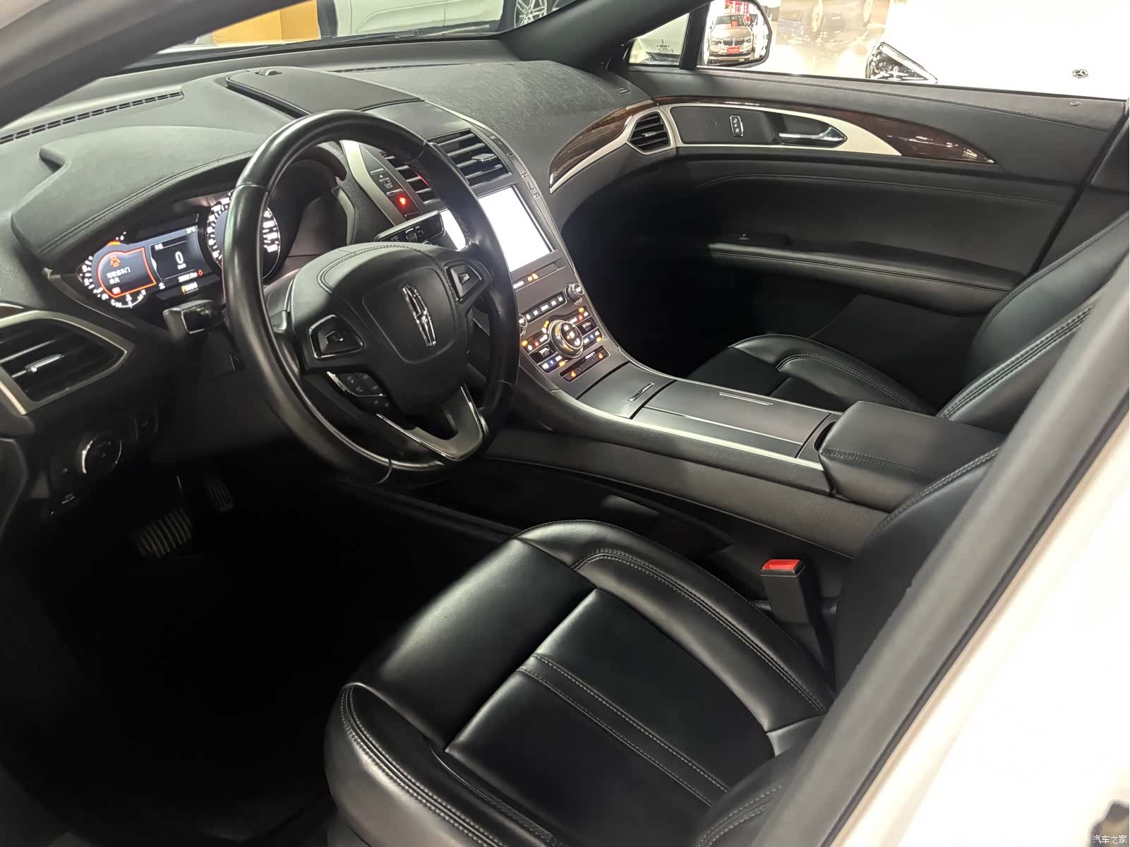 Lincoln MKZ, 2021 16