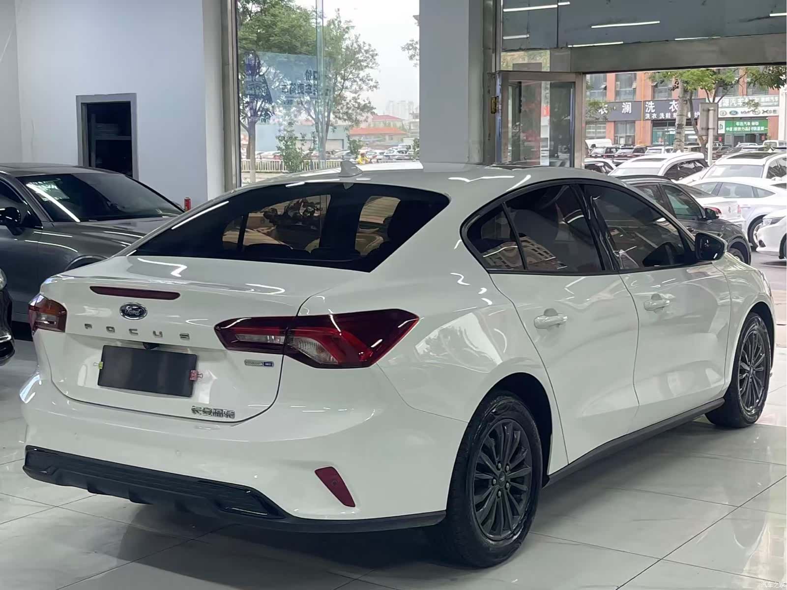 Ford Focus, 2022 6