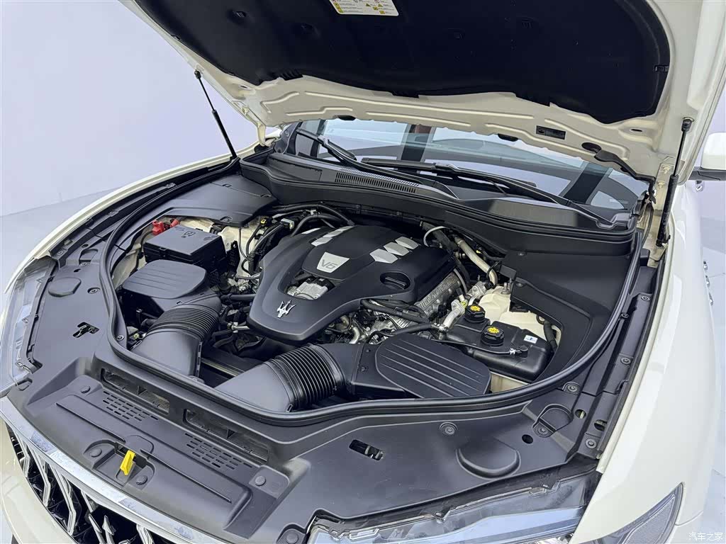 Maserati Levante, 2019 12