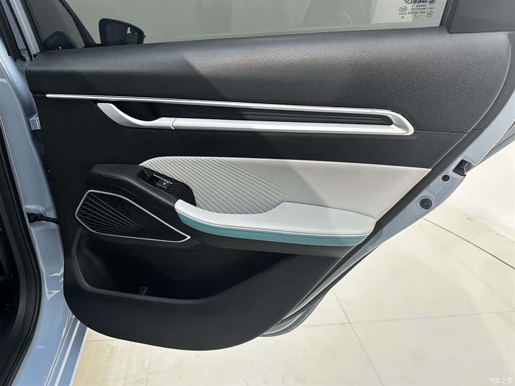 Geely Emgrand, 2023 14